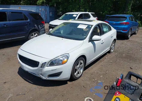 2012 Volvo S60 T5 z USA, uszkodzony, nr VIN YV1622FS1C2056475